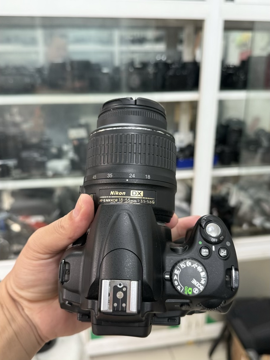 Nikon D5000 ＆AF-S 18-55mm VR 【元箱・訳アリ】 Nikon D5000 ＆AF-S 18-